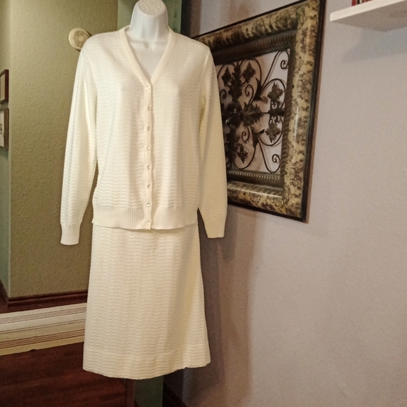 VTG Luxurious Givenchy Sport VTG Cream Knit Skirt Set-Sz L Sweater & Med Skirt - Picture 1 of 13
